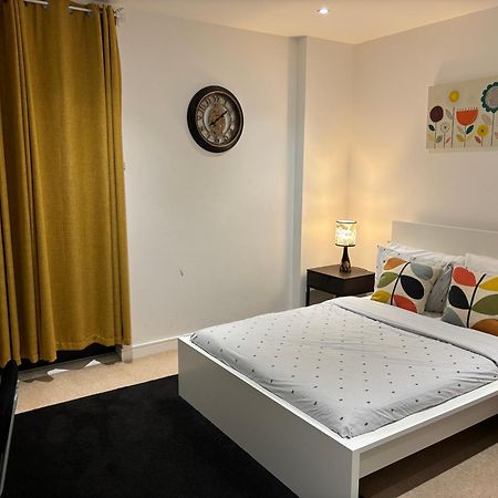Modern en-suite room&self catering in Londen Buitenkant foto