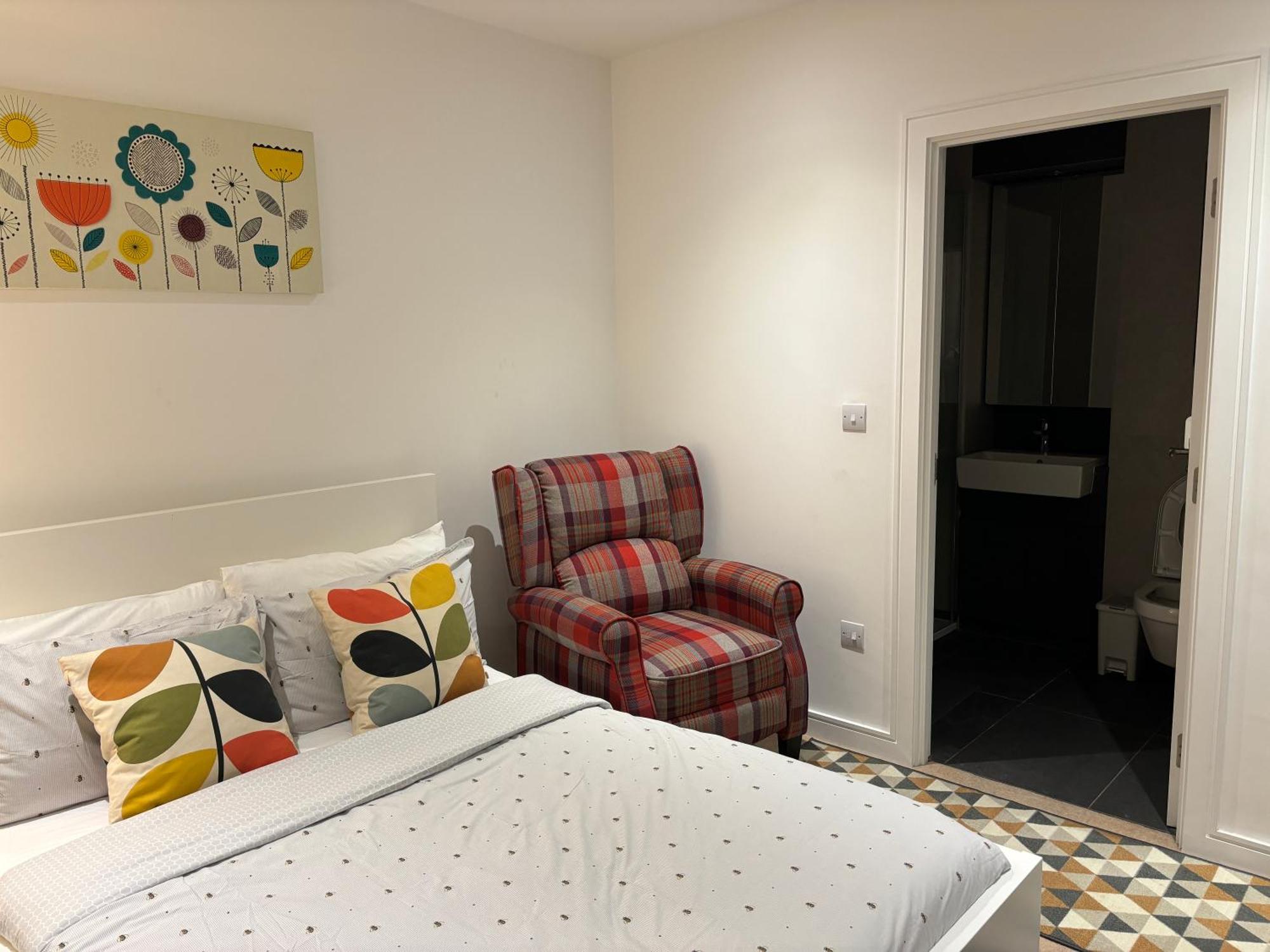 Modern en-suite room&self catering in Londen Buitenkant foto
